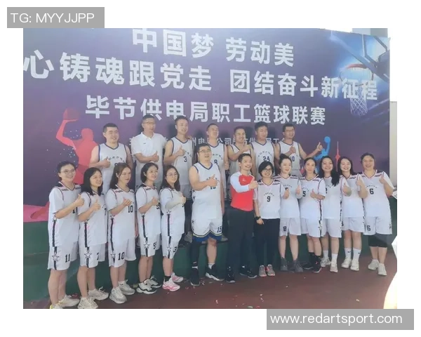 以篮球为纽带探讨团队合作精神与青春奋斗力量的深刻内涵