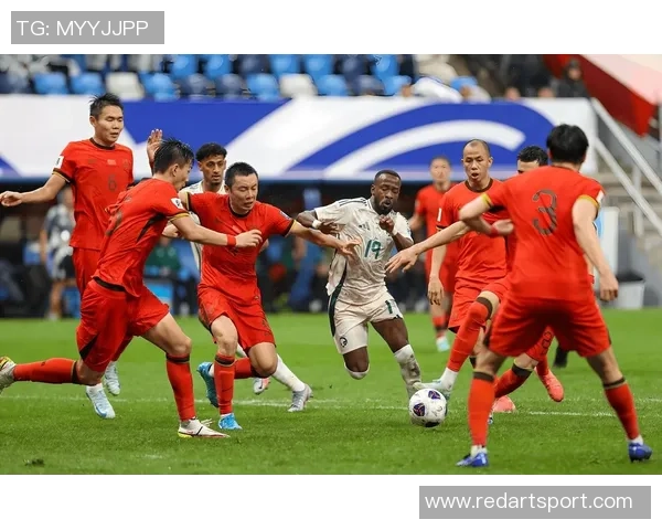 北京国安主场鏖战劲旅全场对攻激烈展现球队坚韧与拼搏精神