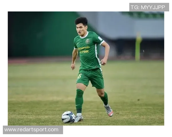 探寻当代足球运动员成长路径与职业发展关键影响因素深度新全解析