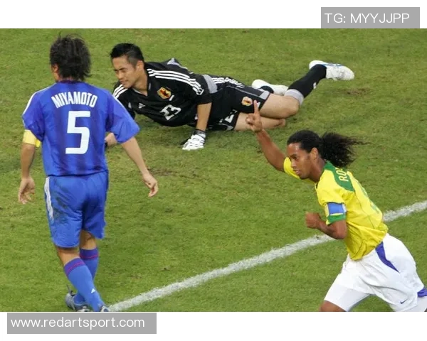 罗纳尔迪尼奥：足球场上的魔术师与巴西足球传奇之路