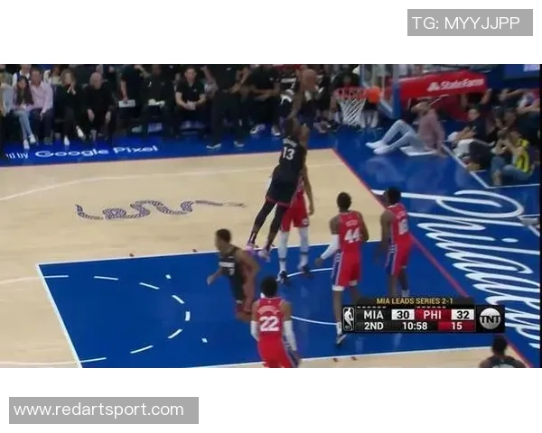 费城76人鏖战迈阿密热火双方激烈对攻上演巅峰对决